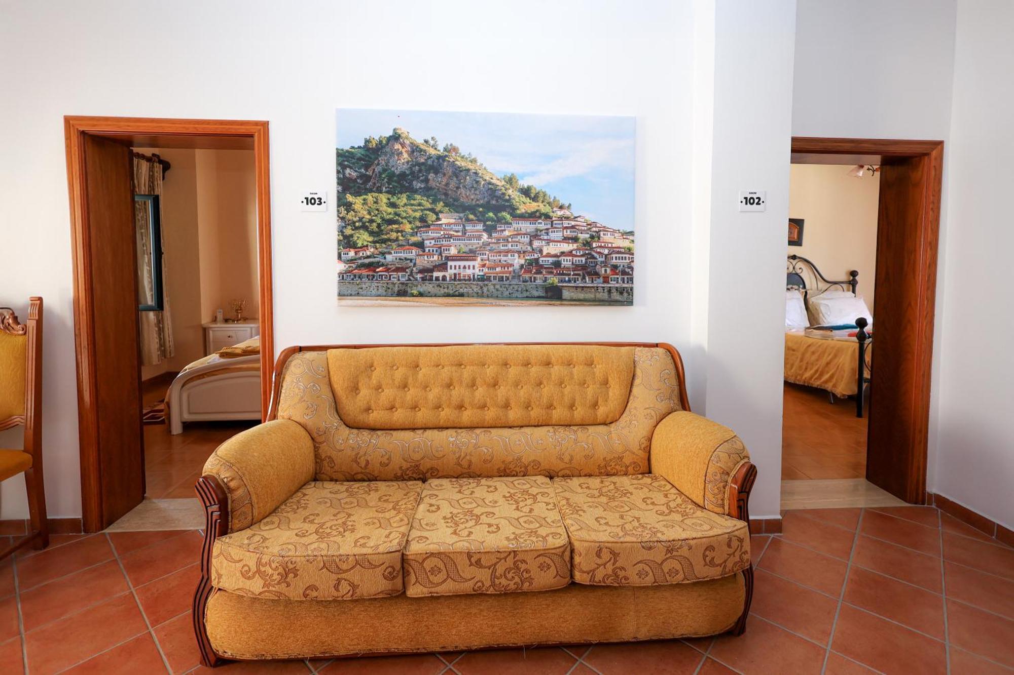 Casa La Pieve Bed & Breakfast Berat Exterior photo
