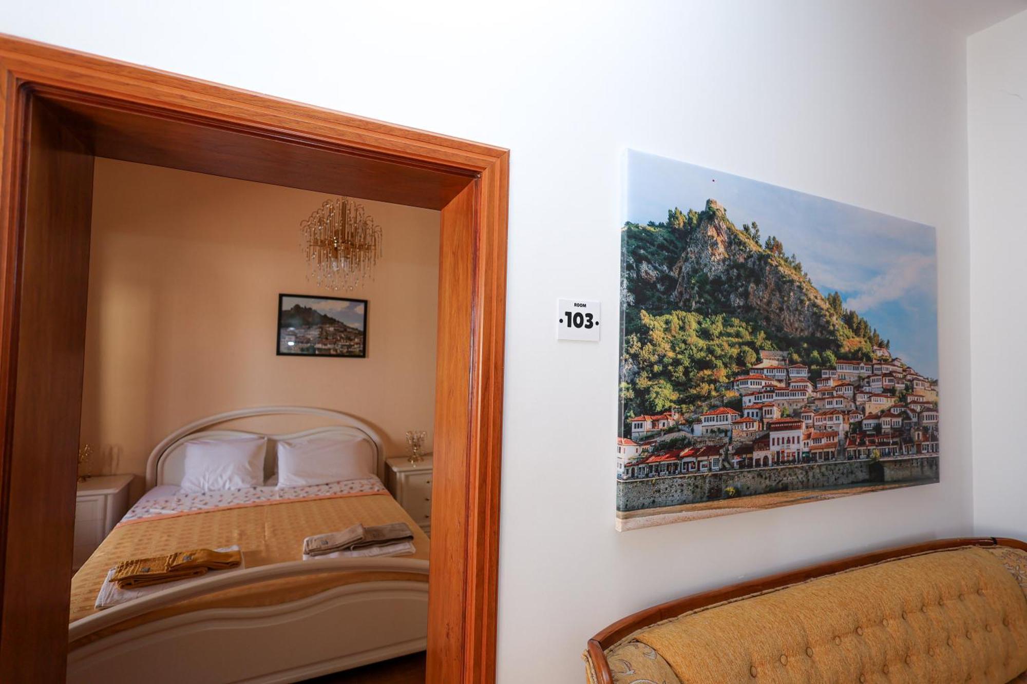 Casa La Pieve Bed & Breakfast Berat Exterior photo