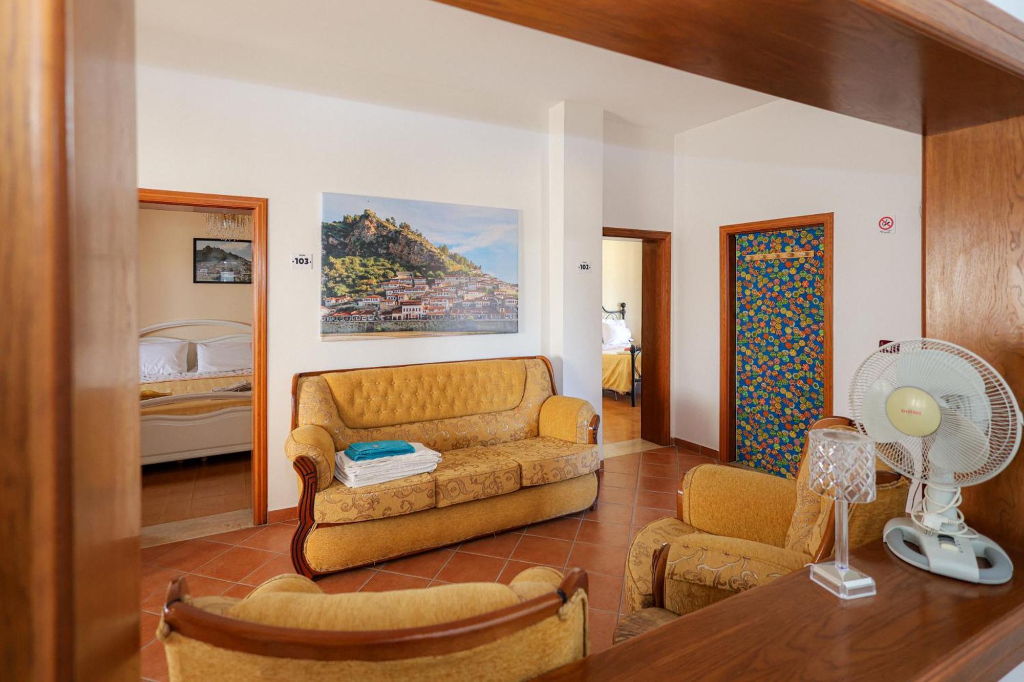 Casa La Pieve Bed & Breakfast Berat Exterior photo