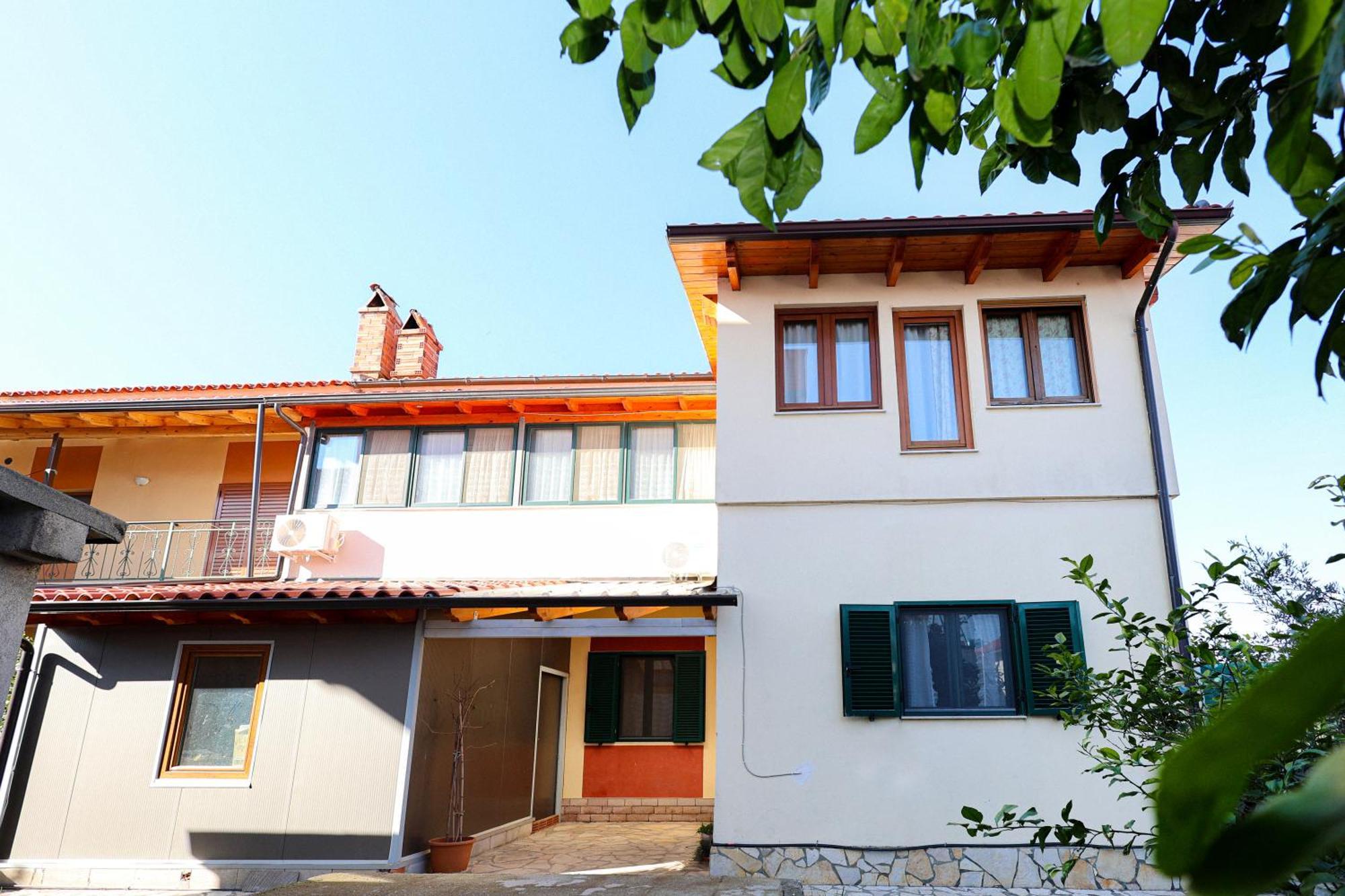 Casa La Pieve Bed & Breakfast Berat Exterior photo